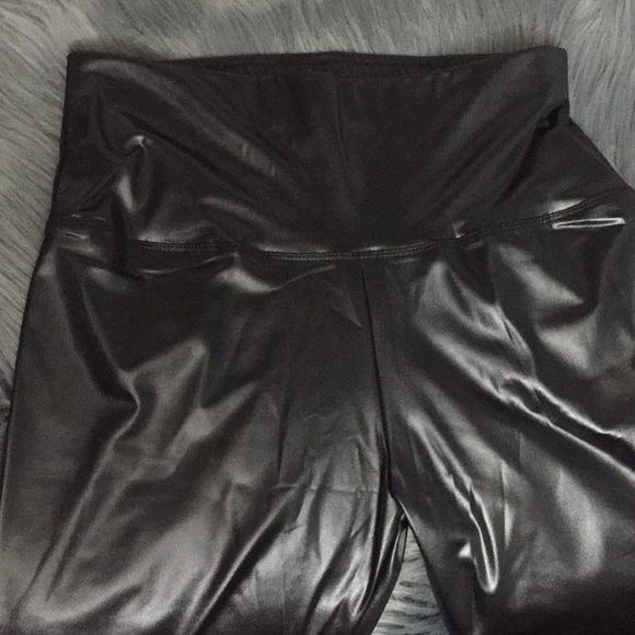 🆕Just in🎉Black Faux leather leggings✅ - Picture 6 of 7